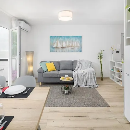 App***max Apartment Pula